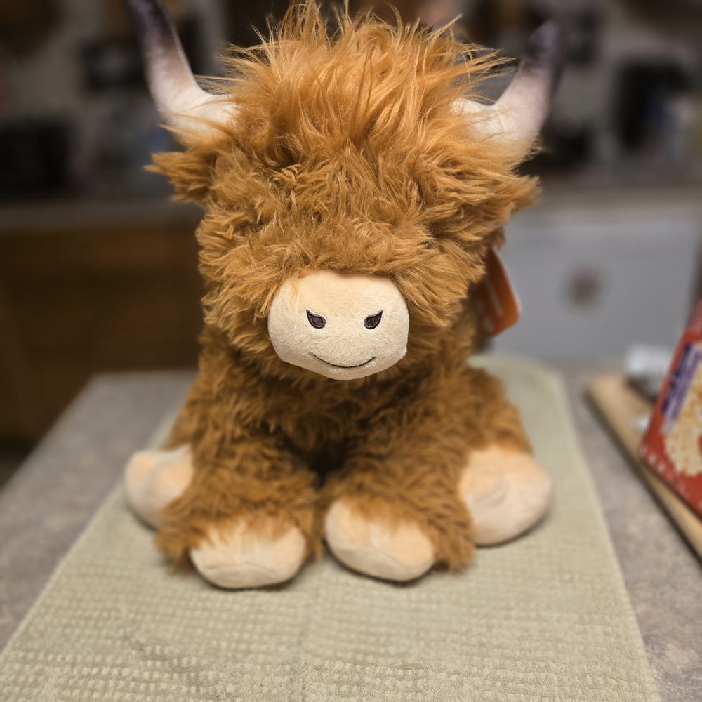 Nique Plush Highland Cow in Warm Brown and Cream